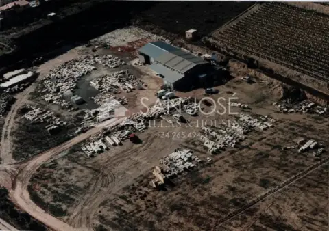 Nave industrial en Novelda-La Romana