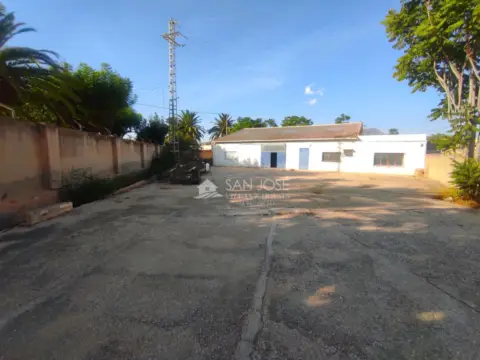 Nave industrial en Paseo de los Molinos