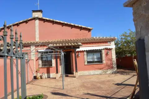 Casa pareada en calle Río Bedija