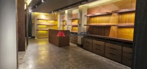 Local comercial en Centro Urbano
