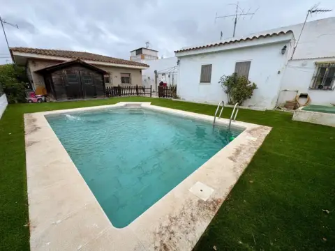 Chalet en Cuatro Pinos-El Carmen