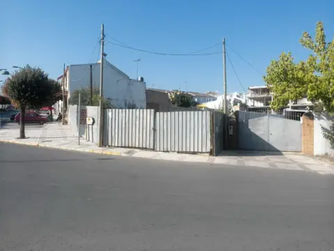 Terreno en calle de Granada