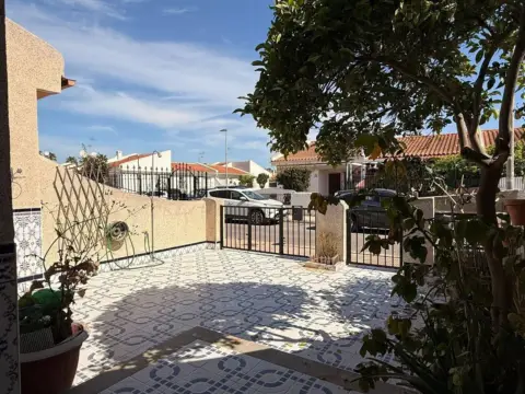 Casa pareada en Los Narejos-Punta Calera