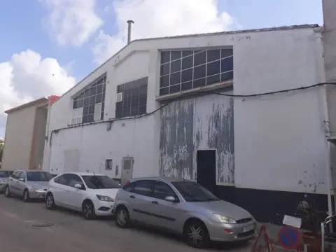 Industrial building in Carrer de Conca de la Safor, 12