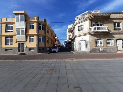 Edificio en calle de Sebastián Jiménez Díaz
