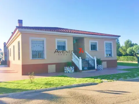 Chalet en Torrealvilla