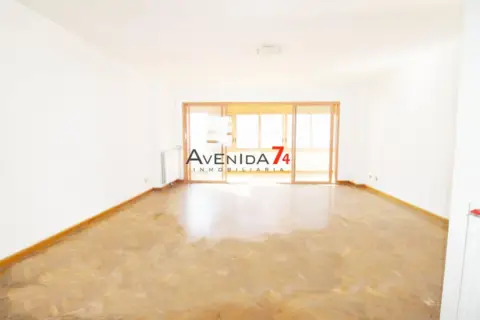 Piso en Avenida Juan Carlos I