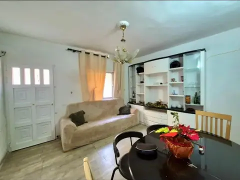 Casa adosada en calle de las Lajas