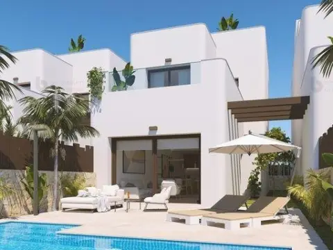 Chalet en calle Rio Genil