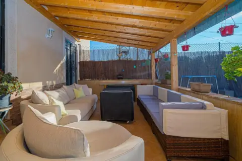 Casa en calle Acequia Rio