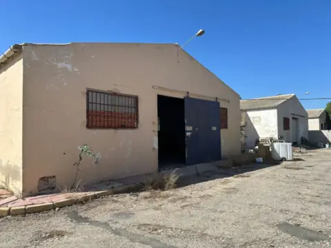 Nave industrial en Carrer de la Escarihuela