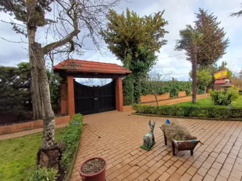 Chalet en Valverde de La Virgen