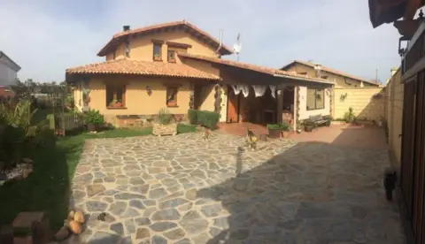 Chalet en Valverde de La Virgen