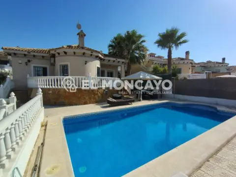 Chalet en calle Holanda