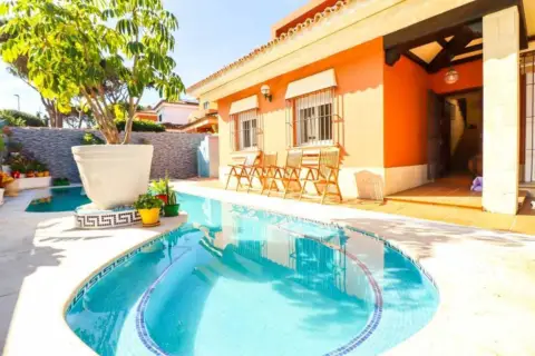 Chalet en 2ª Pista de La Barrosa