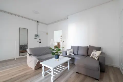 Apartamento en Estación Metro Moncada