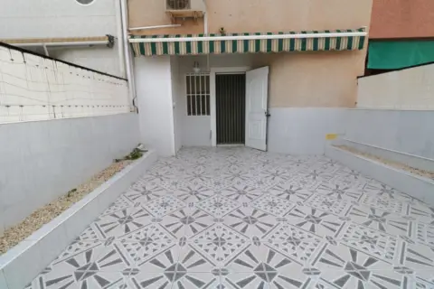 Casa adossada a Avenida de Alicante