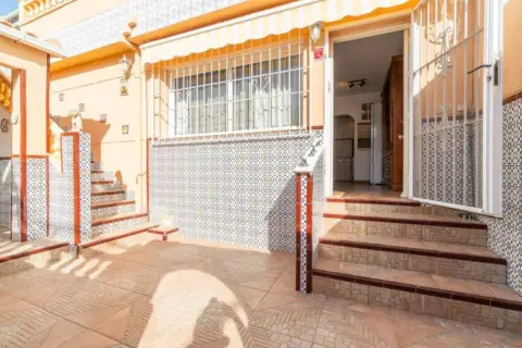 Casa adosada en Carrer del Moncayo, 1