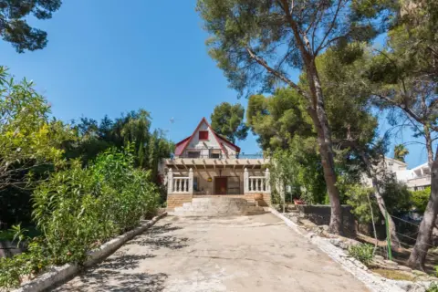 Chalet en Urbanización El Coto