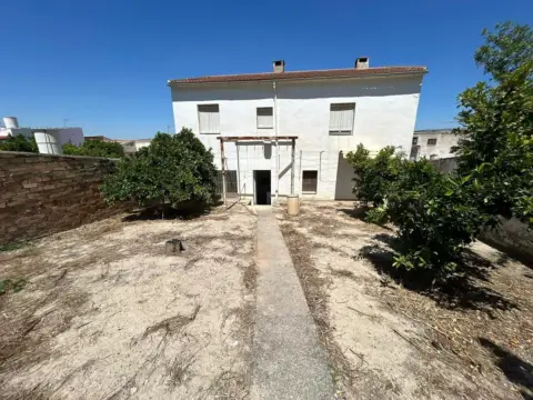 Casa en calle de la Carretera Pantano
