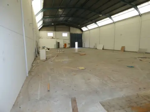 Nave industrial en Pol. Ind. Base 2000