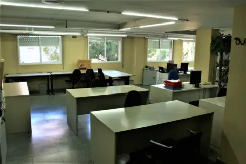 Local comercial en Avd. los Pinos