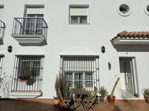 Casa adosada en Núcleo Urbano-Urbanizaciones