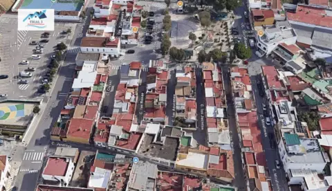 Casa adosada en calle de las Azucenas