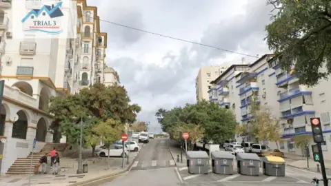 Local comercial en Avenida de los Reales