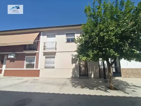 Casa adosada en calle Lucena