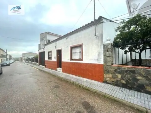 Casa en La Roca de La Sierra