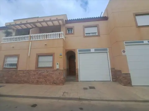 Casa adosada en calle de los Tilos