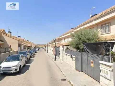 Casa en calle de Océano Pacífico