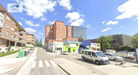 Local comercial en calle de Arapiles, 28