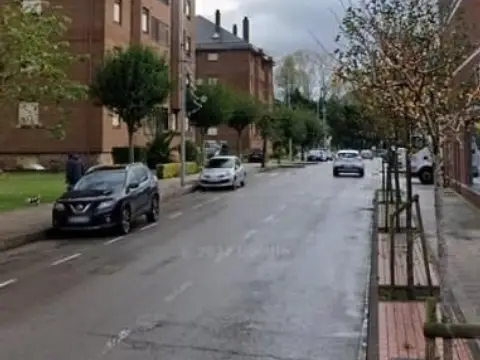 Casa adosada en calle de la Ría de Solía