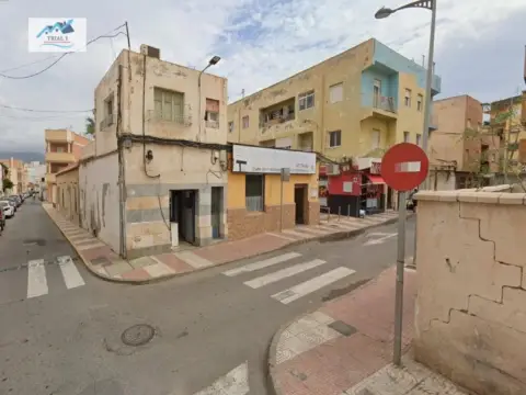 Casa en calle de Luis Buñuel