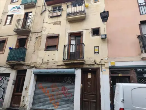 Piso en calle Pintorería