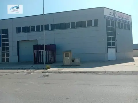 Nave industrial en calle Dels Almogavers