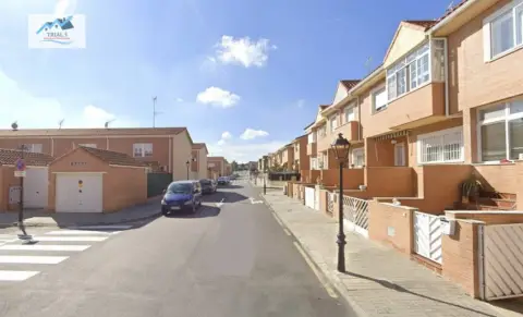 Casa adosada en calle de las Miraflores
