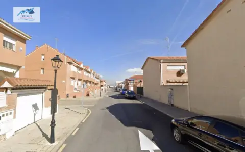 Casa adosada en calle de las Miraflores