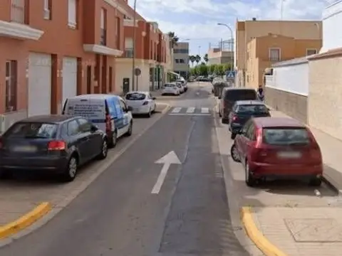 Casa en calle del Mercado Común