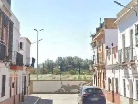 Casa adosada en calle de Lázaro Rivas