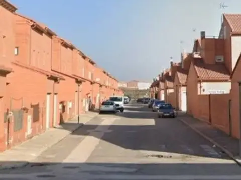 Casa adosada en calle Bélgica