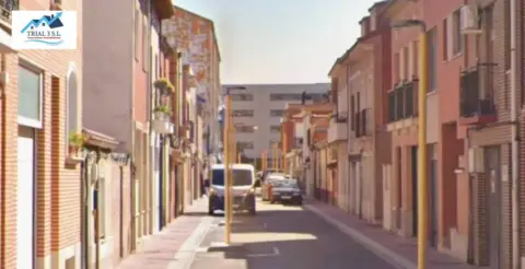 Casa en calle de la Raza