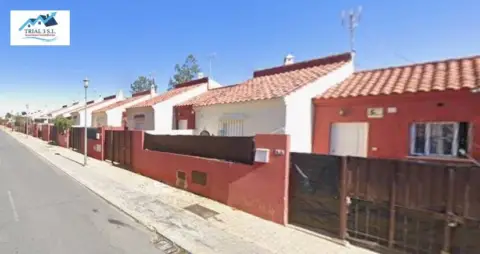 Casa adosada en calle Tramontana