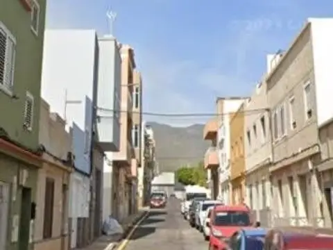 Piso en calle Doramas