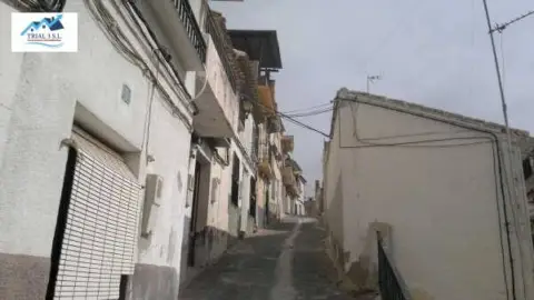 Casa adosada en calle de Castillo