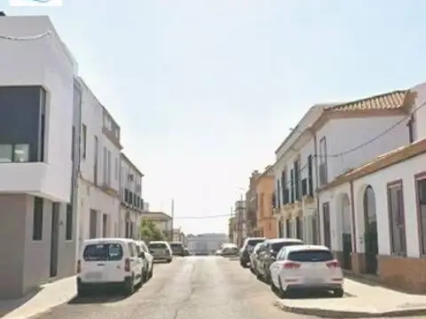 Casa adosada en calle de Jaén