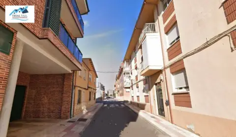 Piso en calle de la Virgen del Camino