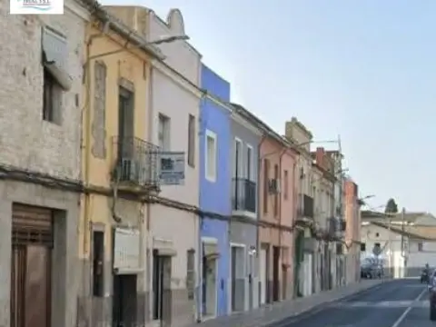 Casa adosada en calle de Carcaixent